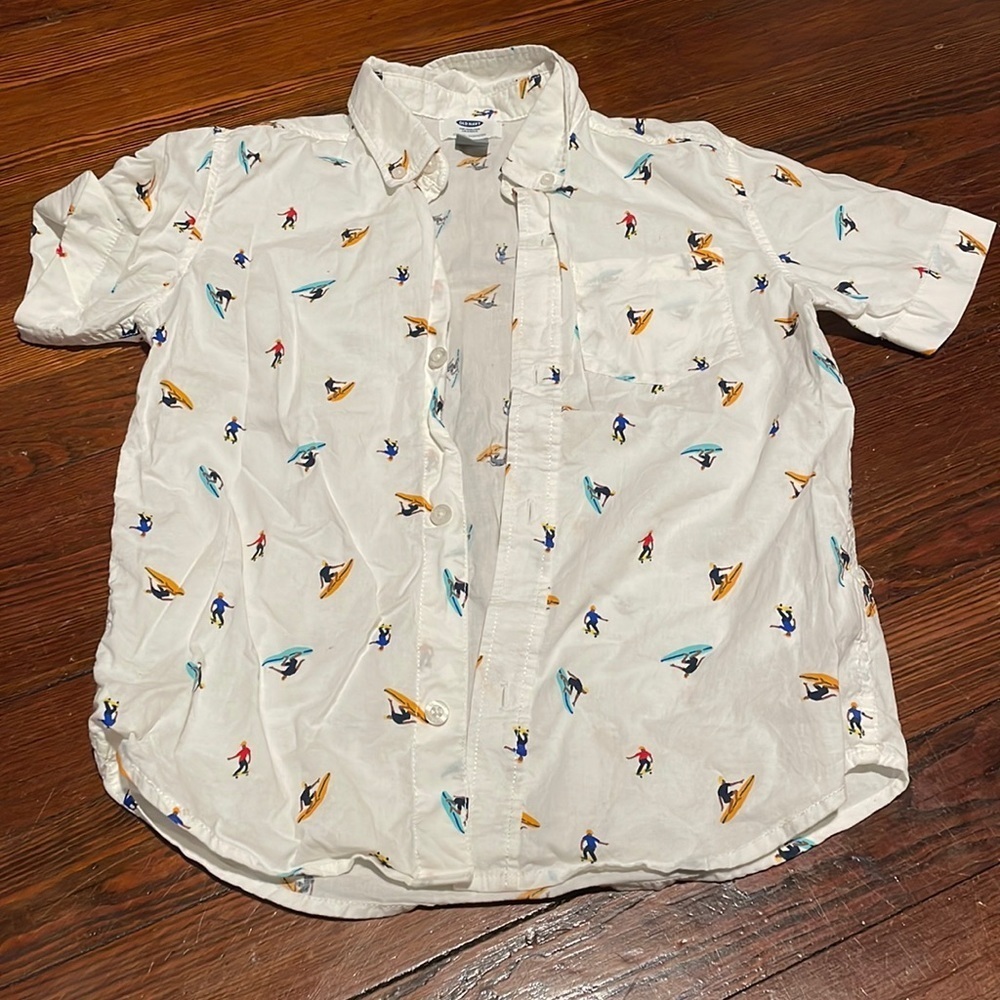 Old Navy Kid’s White Surf Boarding Button Down Size S